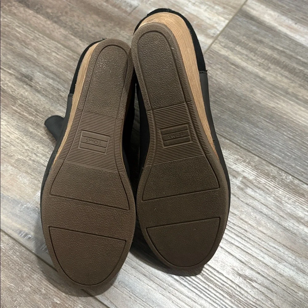 TOMS Kelsey Pull On Wedge Bootie in Black Leather Size 8